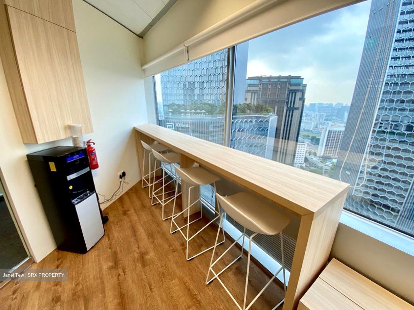 Gateway West (D7), Office #537064011